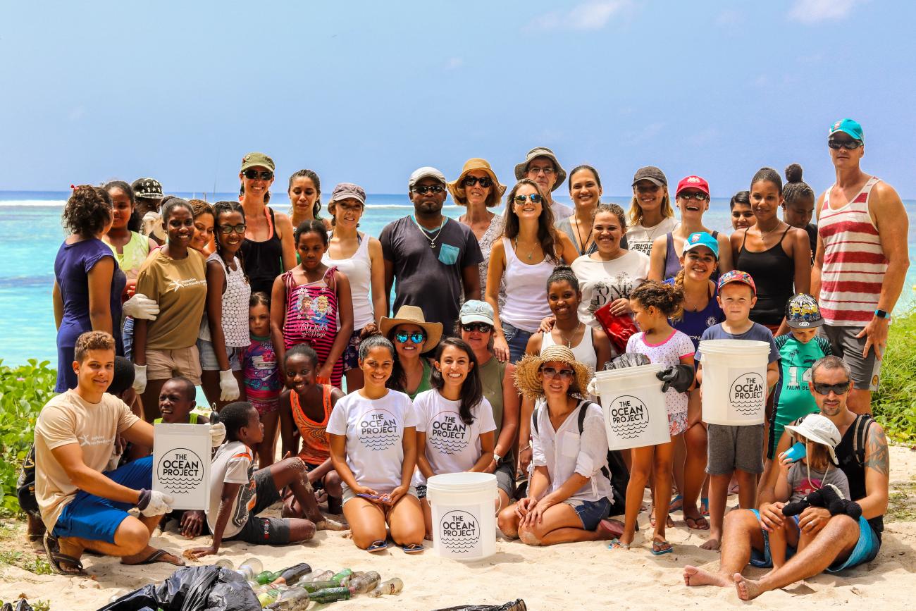 anse Royale clean up group photo